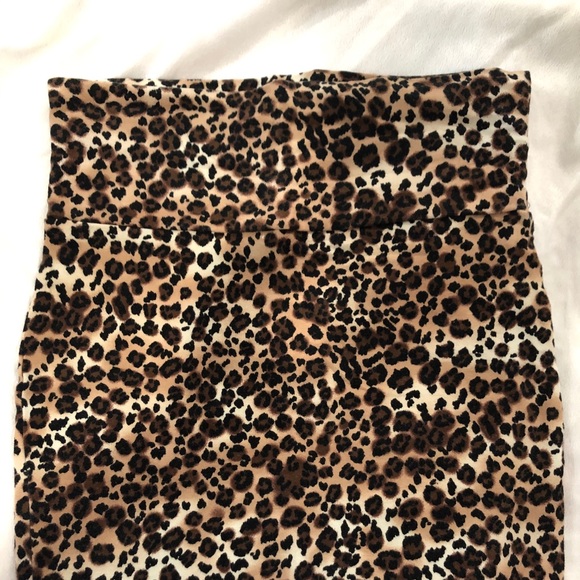 Dresses & Skirts - Leopard print mini skirt